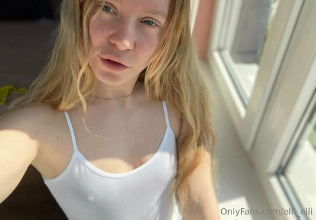 Photo nue de fuite OnlyFans de Ellielli