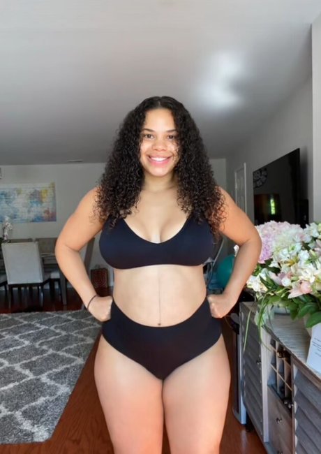 Photo nue de fuite OnlyFans de Walessa Munoz