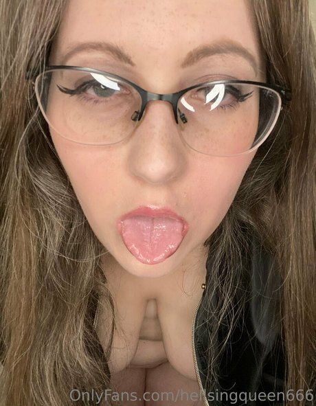 Photo nue de fuite OnlyFans de Hellsingqueen666