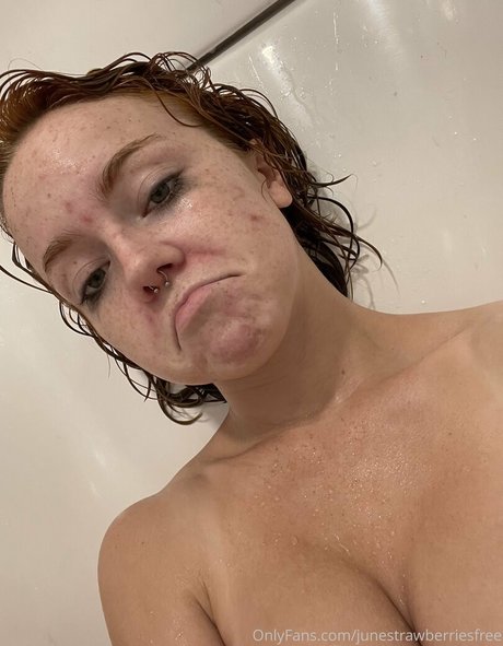 Photo nue de fuite OnlyFans de Junestrawberriesfree