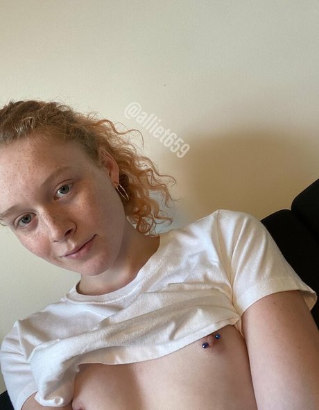 Photo nue de fuite OnlyFans de Allie0t