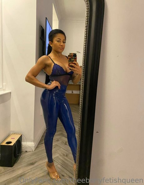 Photo nue de fuite OnlyFans de Kikiluxxxe