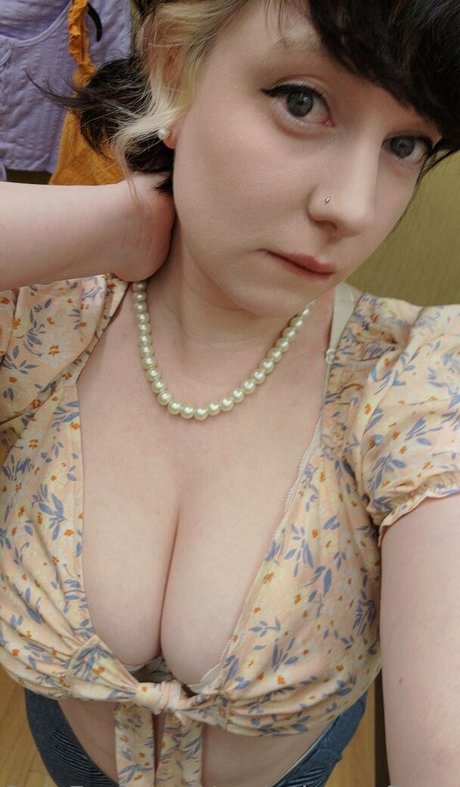 Photo nue de fuite OnlyFans de Bbymaeflowers