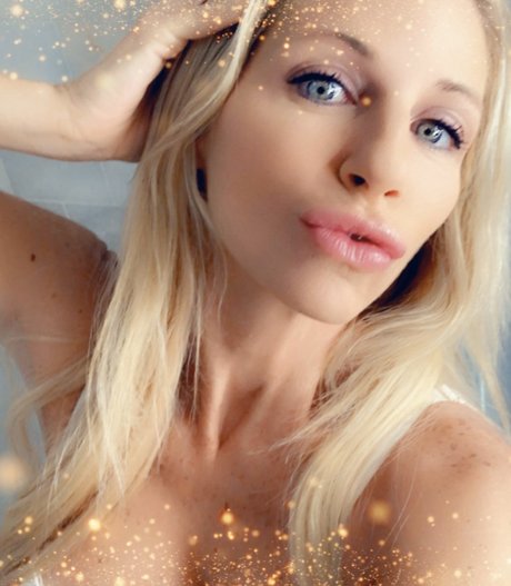 Photo nue de fuite OnlyFans de Miakinkdd