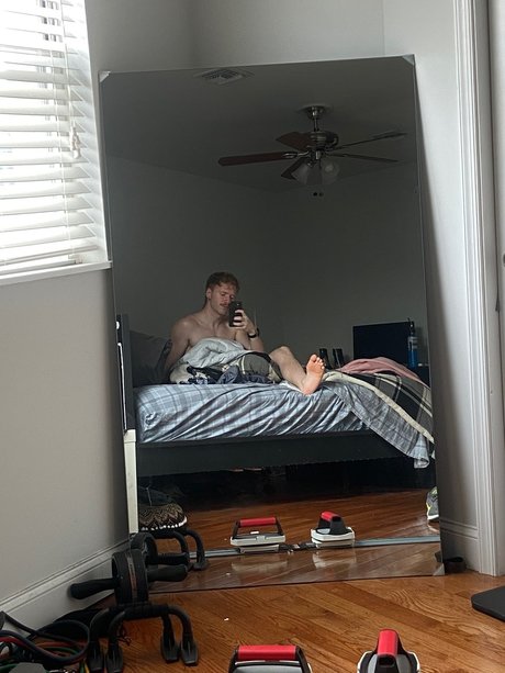 Photo nue de fuite OnlyFans de Big Feet Dude