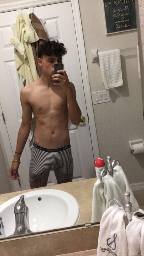 Photo nue de fuite OnlyFans de Bicuriouspxpi