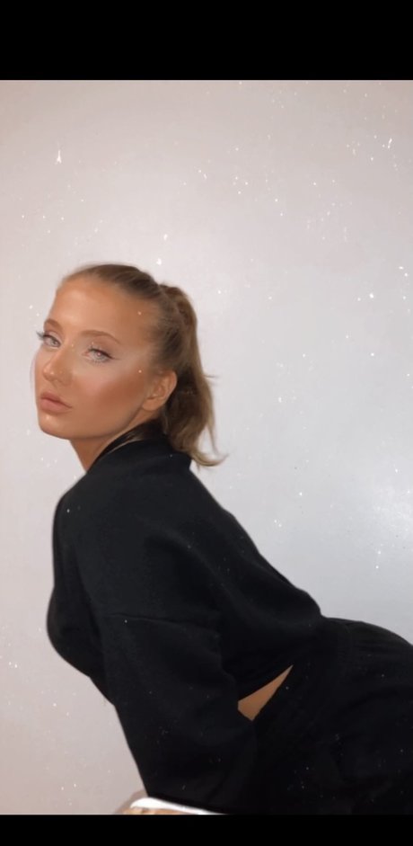 Photo nue de fuite OnlyFans de Brat Barbie 
