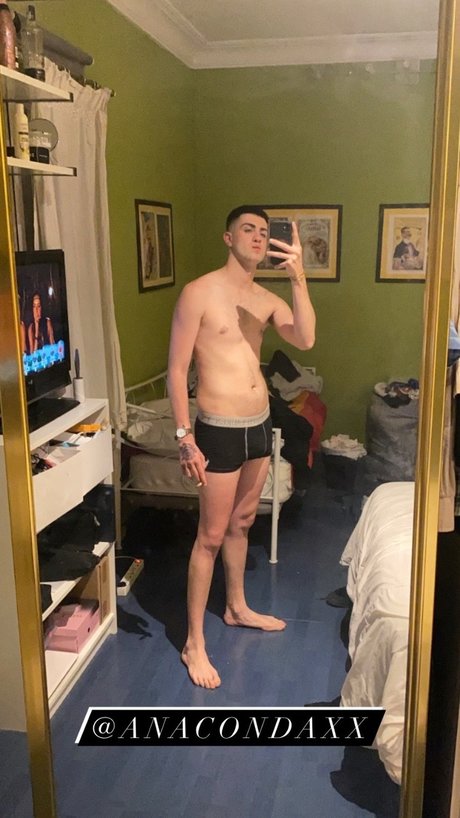 Photo nue de fuite OnlyFans de Anacondaxxfree