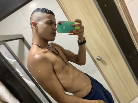 Photo nue de fuite OnlyFans de Andres F Armero