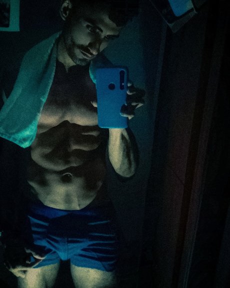 Photo nue de fuite OnlyFans de Carlos Garca