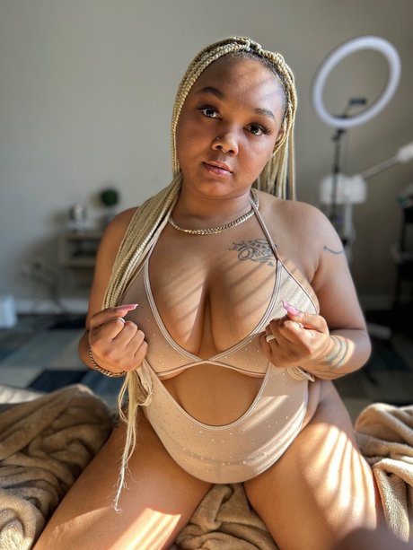 Photo nue de fuite OnlyFans de Miracle Avionna 