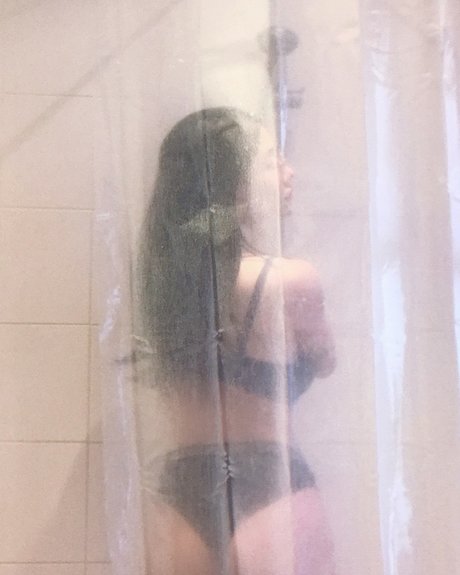 Photo nue de fuite OnlyFans de Worship My Boobs