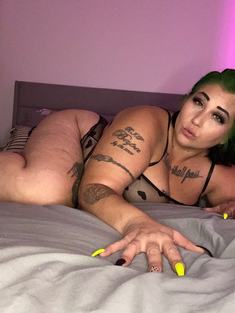 Photo nue de fuite OnlyFans de Missred2go