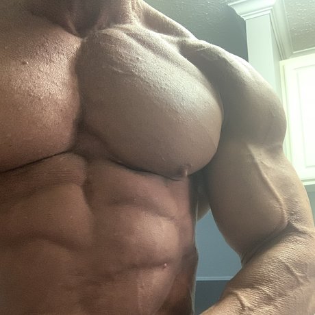 Photo nue de fuite OnlyFans de Maturedmuscle
