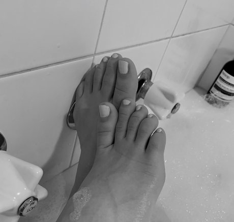 Photo nue de fuite OnlyFans de Isabellas Model Feet Ampamp Legs