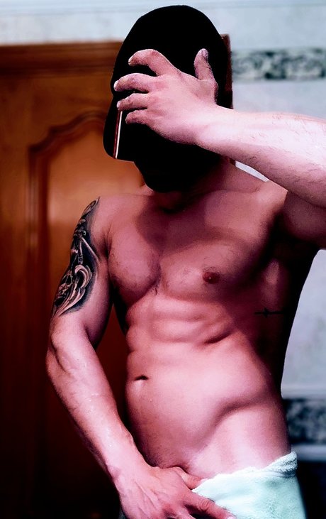 Photo nue de fuite OnlyFans de Model Isaac