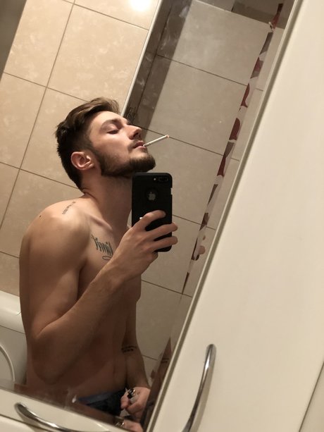 Photo nue de fuite OnlyFans de Mistic Land