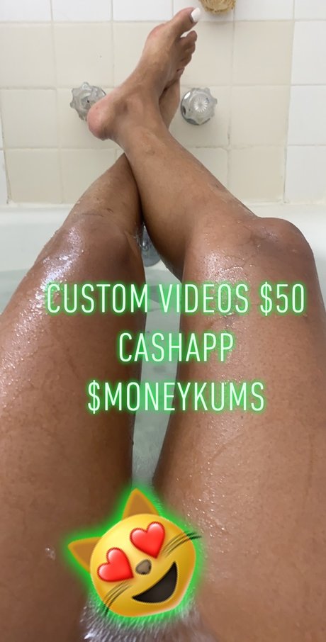 Photo nue de fuite OnlyFans de Money Kums