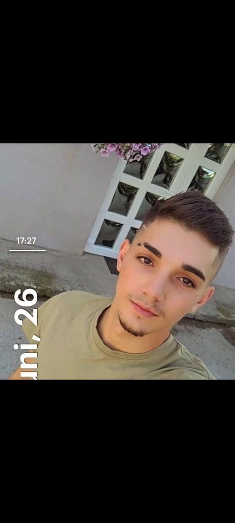 Photo nue de fuite OnlyFans de Dazdazdaz Moldovan