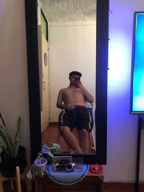 Photo nue de fuite OnlyFans de Lorenzo