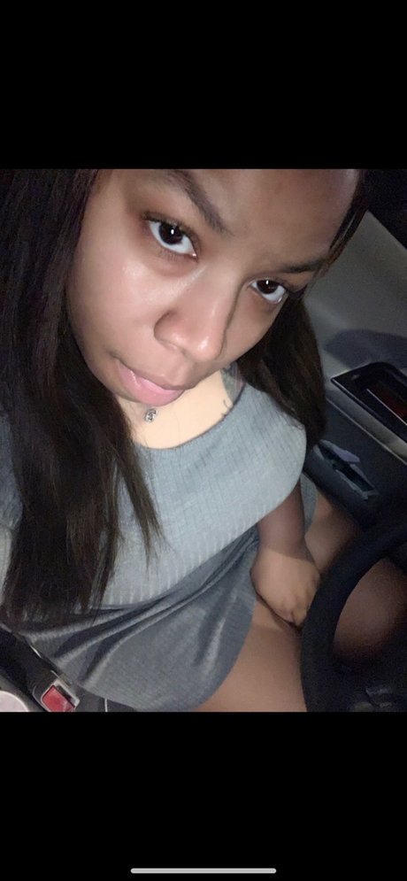 Photo nue de fuite OnlyFans de Honeybeime