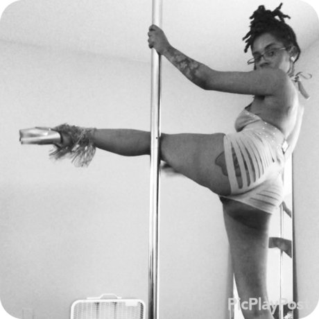 Photo nue de fuite OnlyFans de Pole Fairy 