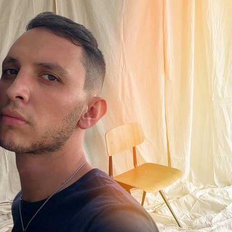 Photo nue de fuite OnlyFans de Adrian Bencomo