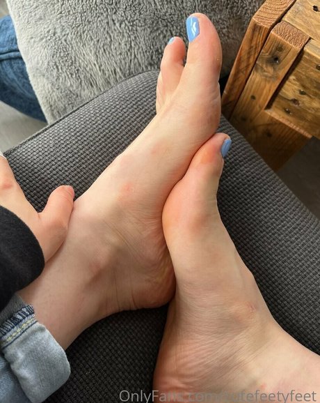 Photo nue de fuite OnlyFans de Cutefeetyfeet