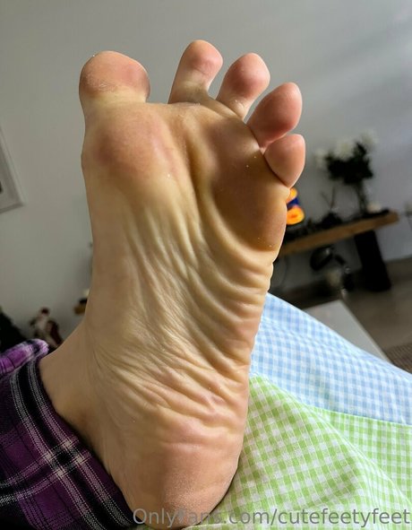 Photo nue de fuite OnlyFans de Cutefeetyfeet