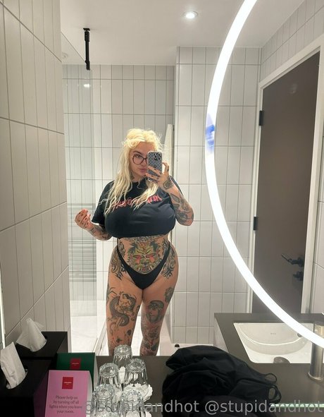 Photo nue de fuite OnlyFans de Stupiderandhotter