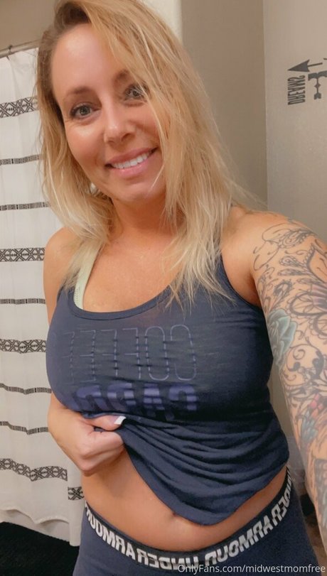 Photo nue de fuite OnlyFans de Midwestmomfree
