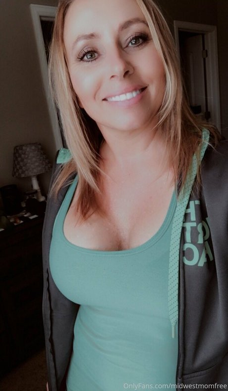 Photo nue de fuite OnlyFans de Midwestmomfree