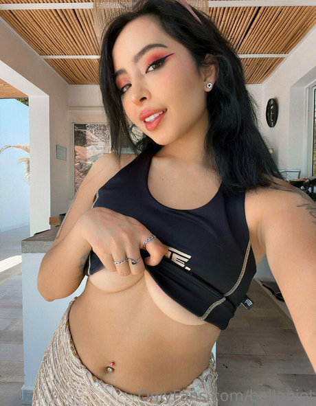 Photo nue de fuite OnlyFans de Bellaniet