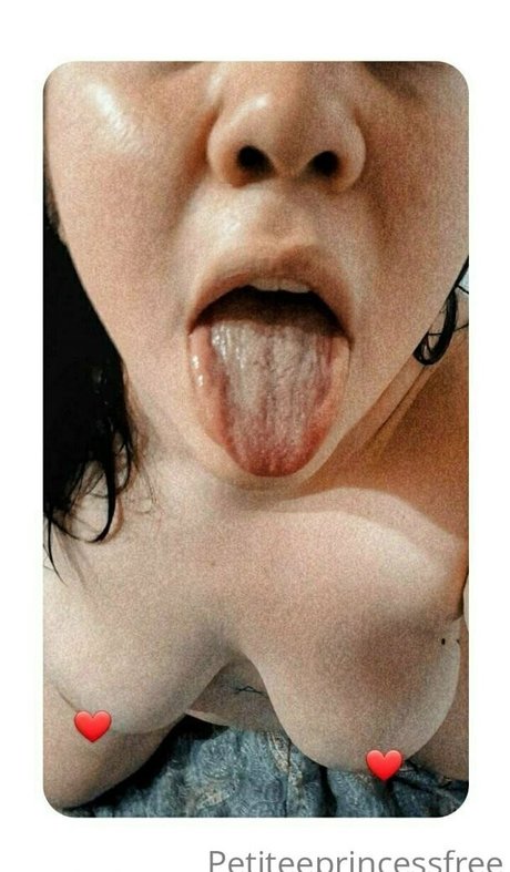 Photo nue de fuite OnlyFans de Petiteeprincessfree