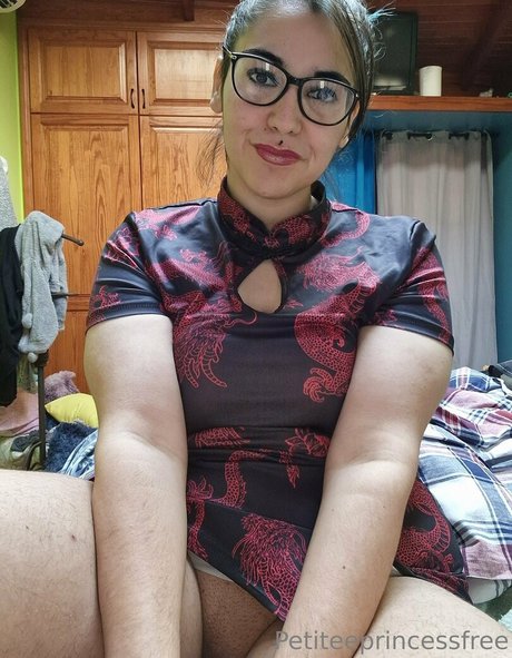 Photo nue de fuite OnlyFans de Petiteeprincessfree