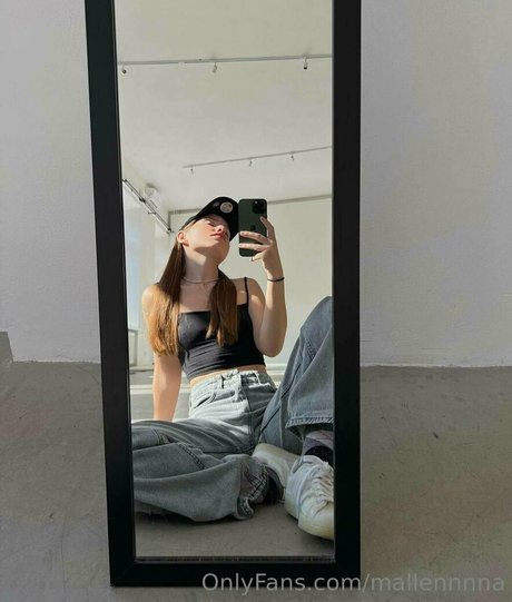 Photo nue de fuite OnlyFans de Mallennnna