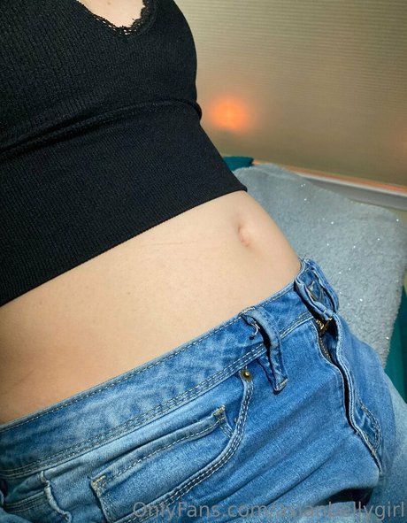 Photo nue de fuite OnlyFans de Asianbellygirl
