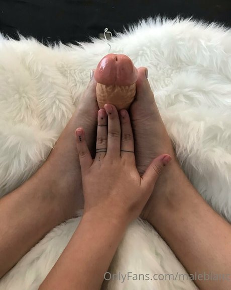 Photo nue de fuite OnlyFans de Ellaarievilo