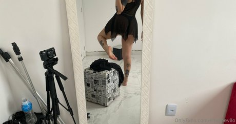 Photo nue de fuite OnlyFans de Ellaarievilo