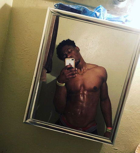 Photo nue de fuite OnlyFans de Elgin Baylor