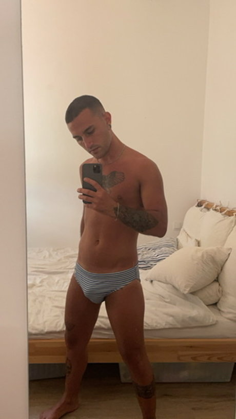 Photo nue de fuite OnlyFans de Dxnsimxnn
