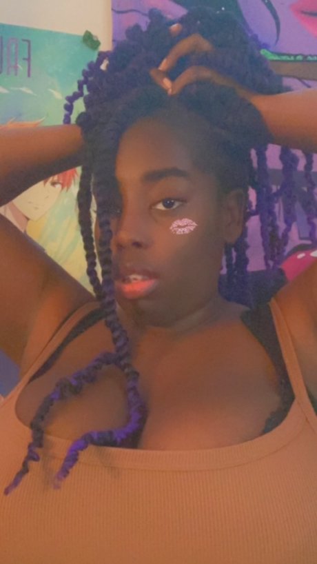 Photo nue de fuite OnlyFans de Teeonii