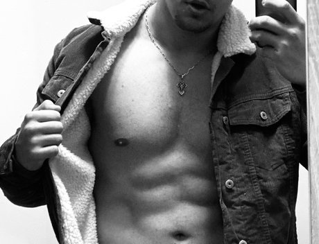 Photo nue de fuite OnlyFans de Mysterious Male Dream
