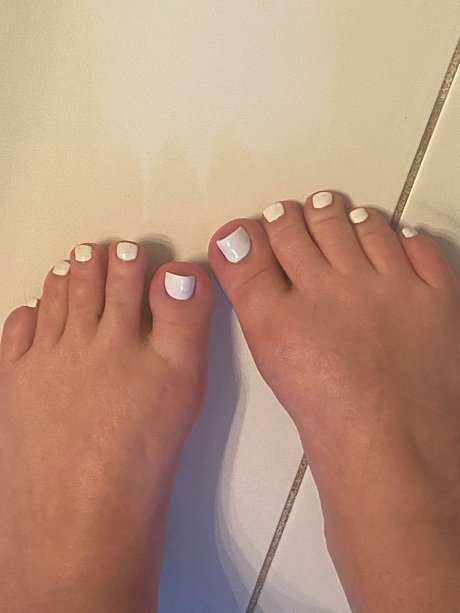 Photo nue de fuite OnlyFans de Myfeetarehereforit