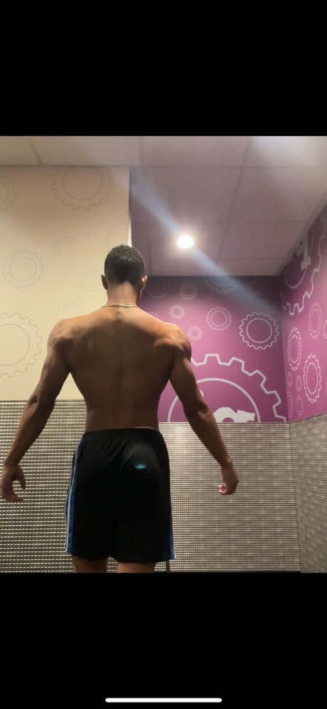 Photo nue de fuite OnlyFans de Lockdown