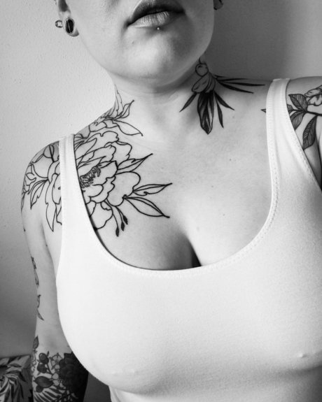 Photo nue de fuite OnlyFans de Myblackdahlia