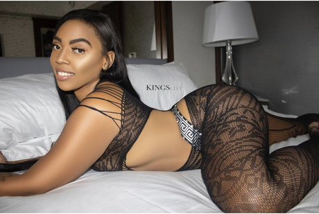 Photo nue de fuite OnlyFans de Naeneezy