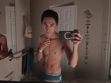 Photo nue de fuite OnlyFans de Edgar Aguilar
