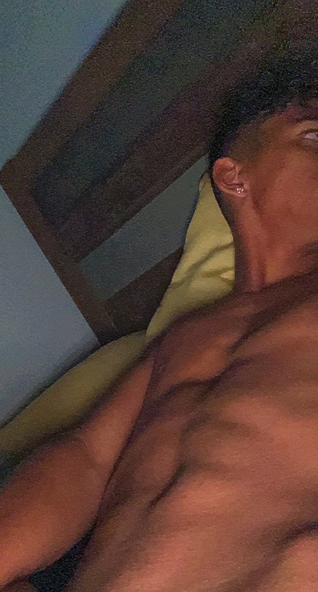 Photo nue de fuite OnlyFans de Youtuber Famosim