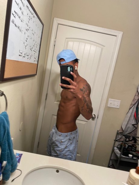 Photo nue de fuite OnlyFans de Sniper